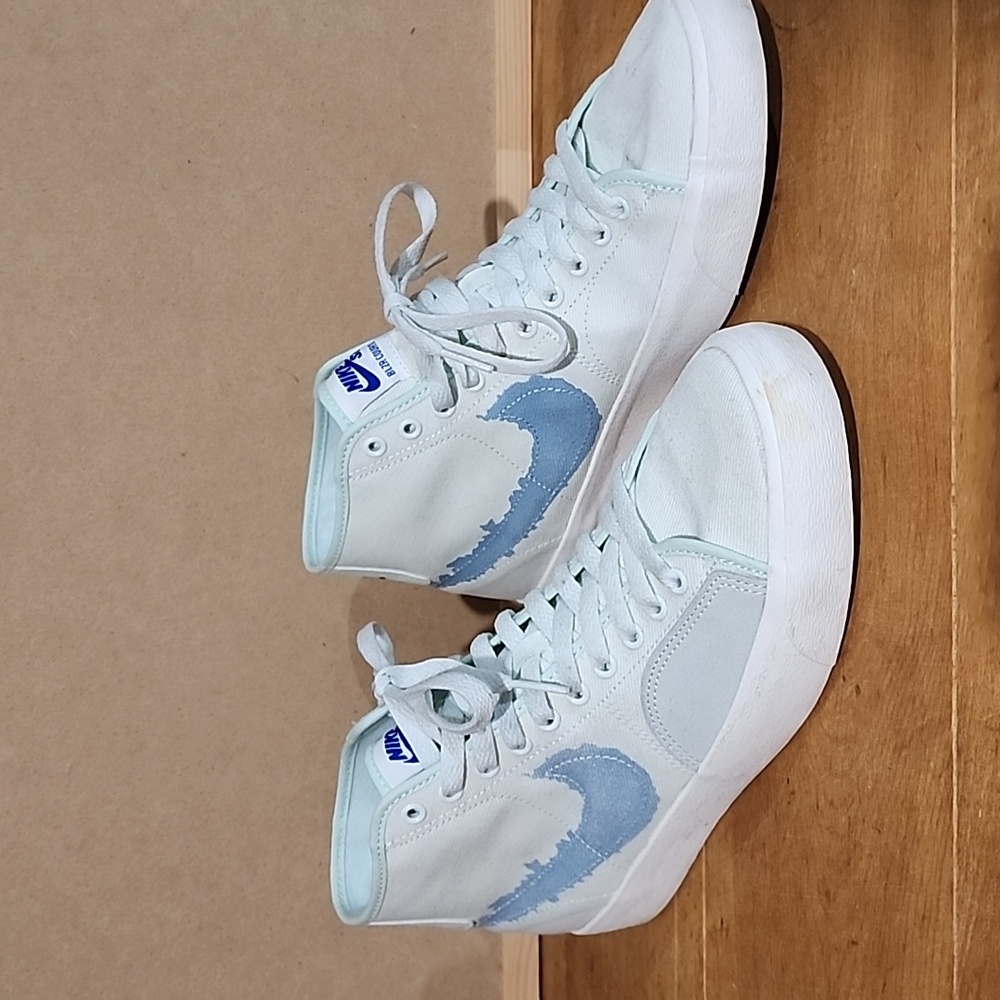 NIKE SB BLAZER COURT MID PREMIUM BARELY GREEN-BOARDER BLUE SZ 9.5 [DM8553-300]